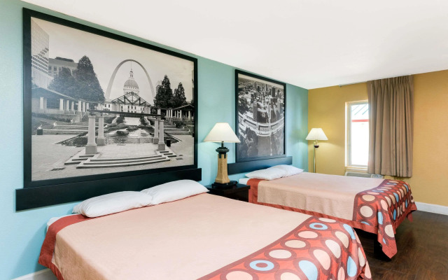 Super 8 by Wyndham Fenton/St. Louis Area