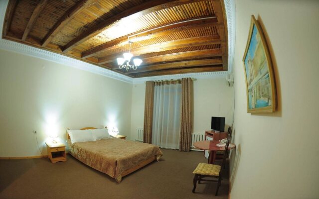 Ziyobaxsh Hotel