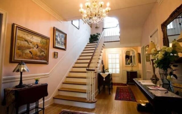 Farnam Guest House