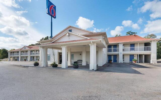 Motel 6-Livingston, TX