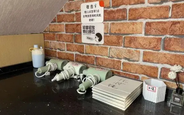 Strawberry Youth Hostel (Train Station, Zhanqiao Branch)