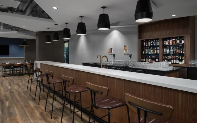 Courtyard By Marriott Calgary Downtown