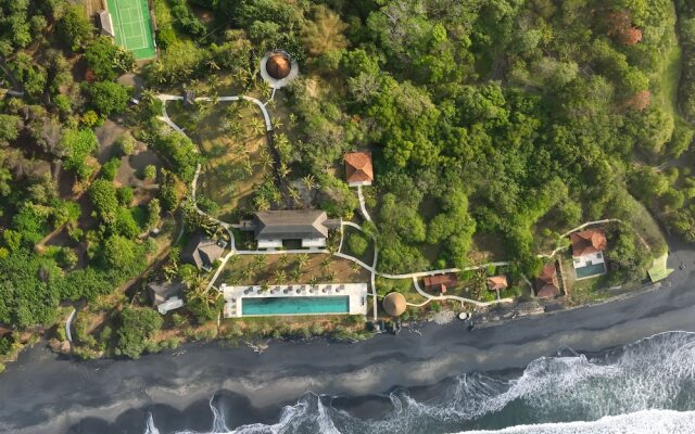 Villa Leona by Nakula