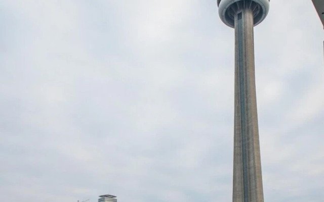 Sarkar Suites - CN Tower Rogers Centre