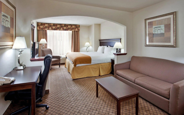 Holiday Inn Express & Suites McPherson by IHG