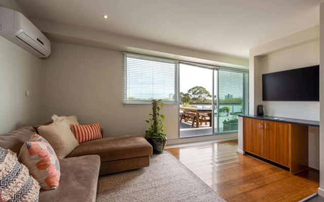 Beautiful 1-bed in St Kilda w/ Parking & Terrace