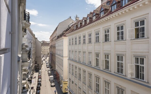 Senator Suite Stephansplatz by Welcome2Vienna