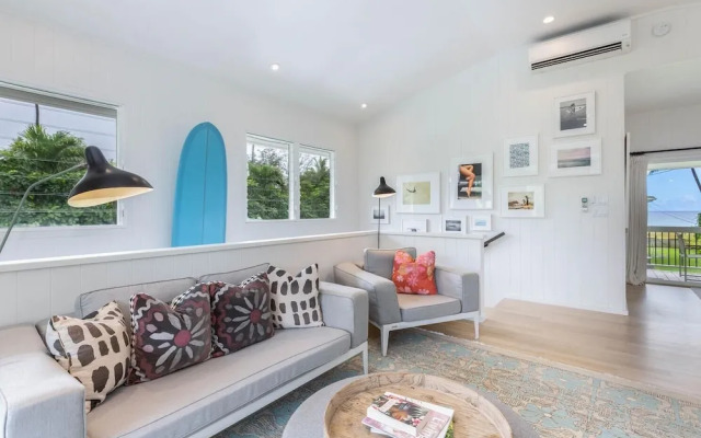 Hanalei Beachfront 2 Bedroom Home by RedAwning