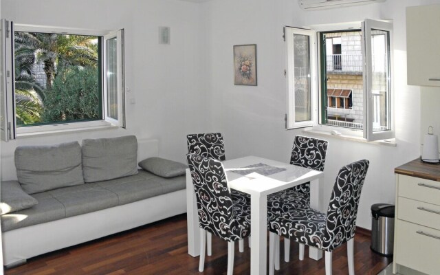 Awesome Apartment in Sutivan With 2 Bedrooms and Wifi