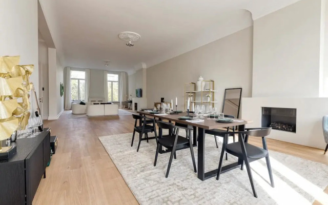 Luxurious 3-Bedroom 280sqm center