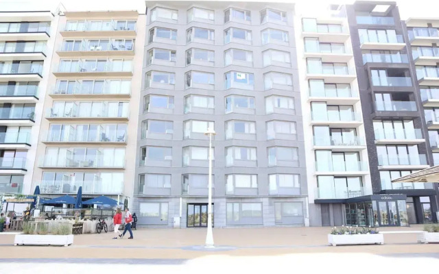 Coastal Comfort With Garage