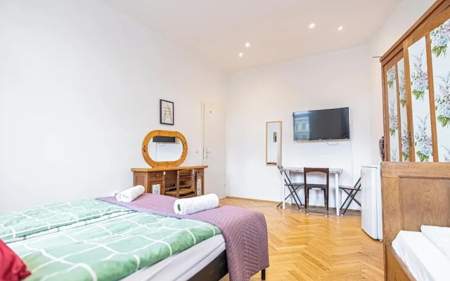 Cozy Room Near U6 Dresdner Subway Line
