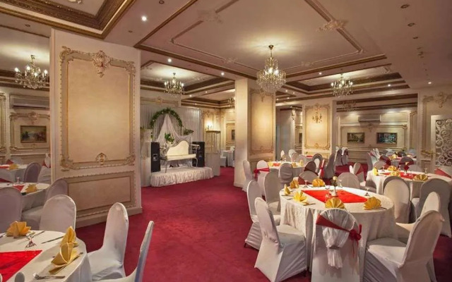 Delta Pyramids Hotel