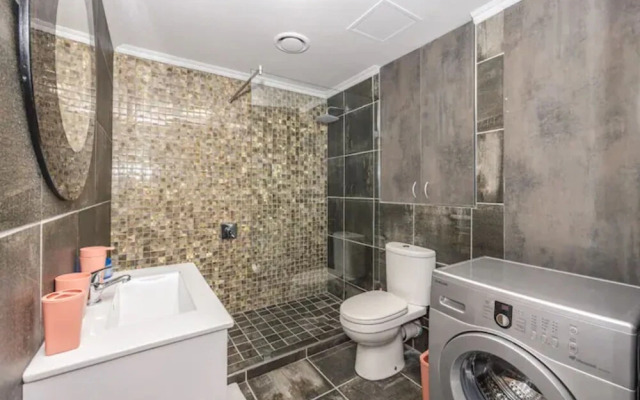 Stylish Studio Apartment in Streetart Paradise