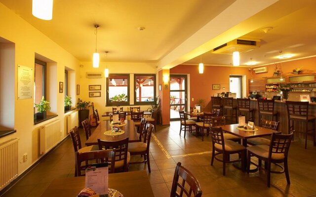 Hotel Horse Riding - Jezdecký Areál Tršice