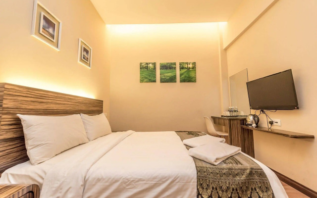 Little Gaya Hotel
