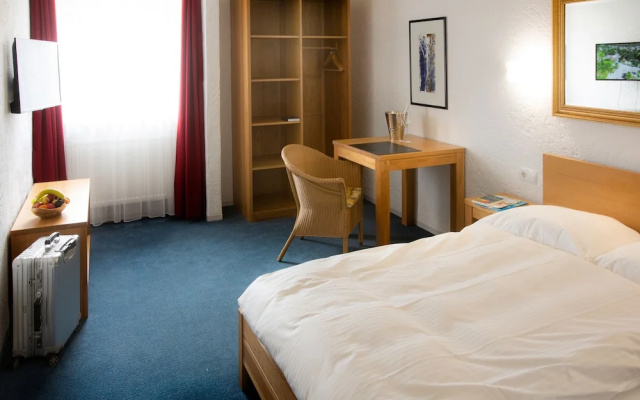 Elan Hotel