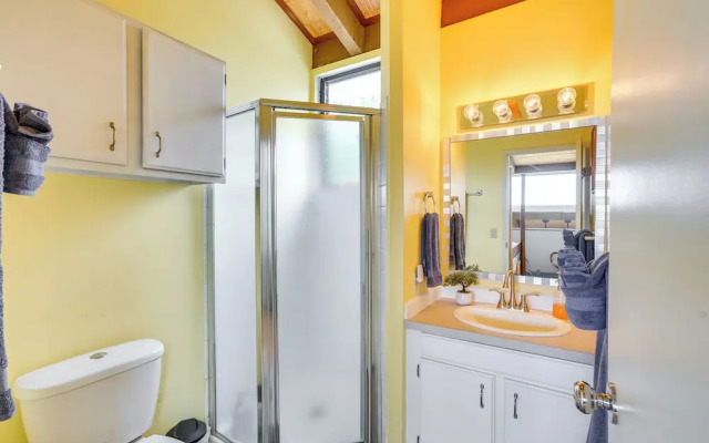 Downtown Kailua-kona Condo w/ Pool & Views