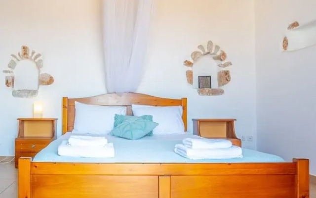 Villa Ioanna for 10 - Allparos Villas