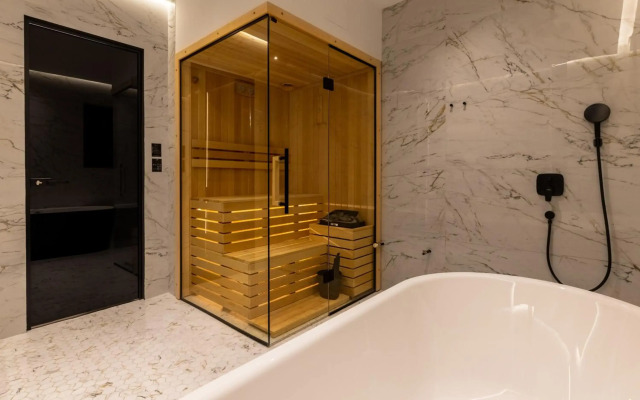 One Luxury Suites