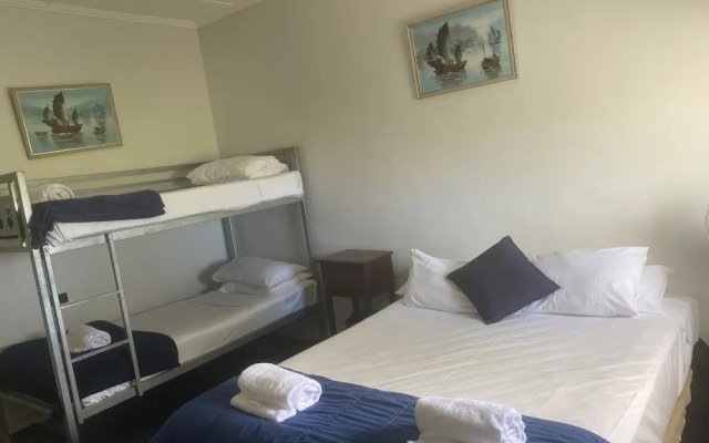 Tin Can Bay Budget Accommodation - Hostel