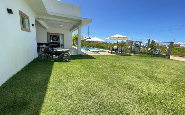 Casa COMPLETA com Piscina 1 Min da Praia