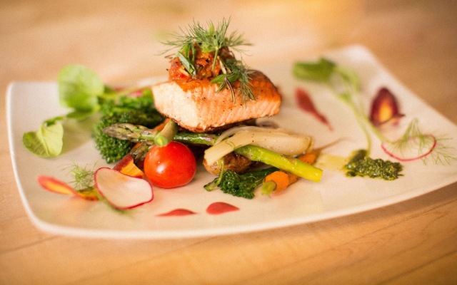 Storm Mountain Lodge Cabins & Dining