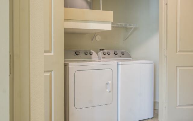 Bright Apartments by Frontdesk