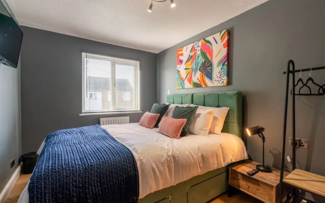 Upscale 2 Bed & Bath Flat in Newport