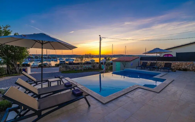 Villa Beachfront With 4 Bedrooms and 3 5 Bathrooms
