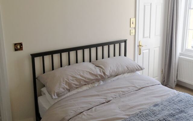 Charming 2BD Flat Cheltenham, Gloucestershire