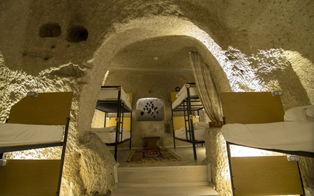 Kamelya Cave Hostel - Adults Only