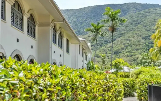 Palm Cove Studio Pools Spa Bar