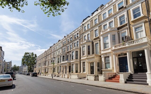 Gorgeous 1 Bedroom in Earl's Court With Vintage Furniture