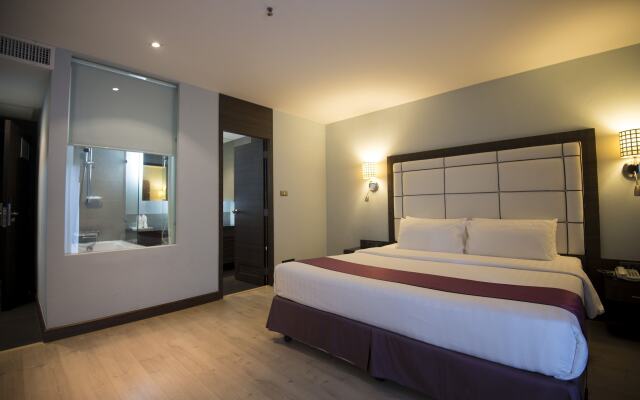 Отель Sukhumvit Suites