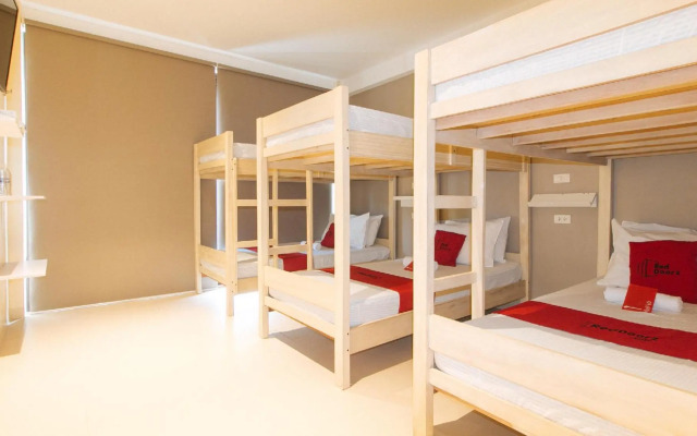 RedDooorz @ Laiya Vivo Hotel Batangas