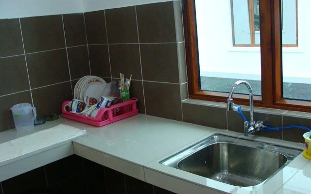 White House Homestay