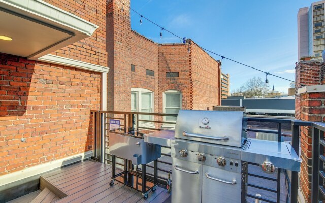 Stylish Dtwn Knoxville Condo w/ Rooftop Deck!