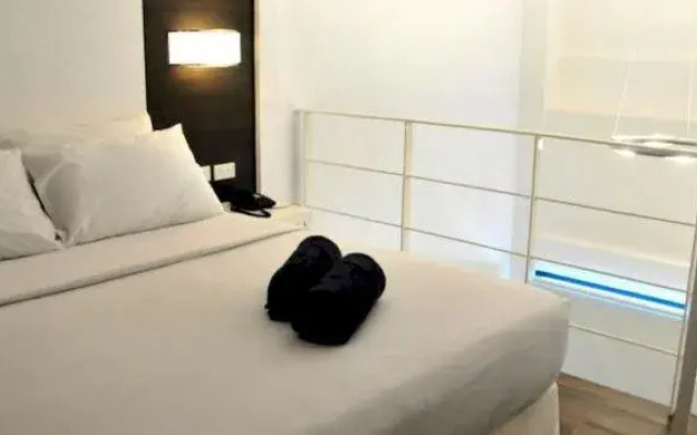 Ellis Econotel