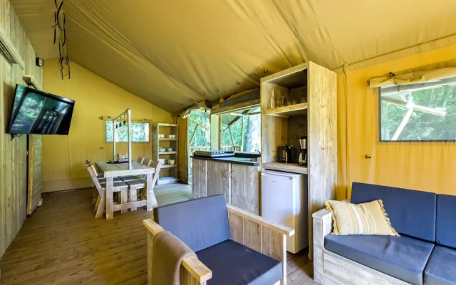 Glamping Tent in Tranquil Park