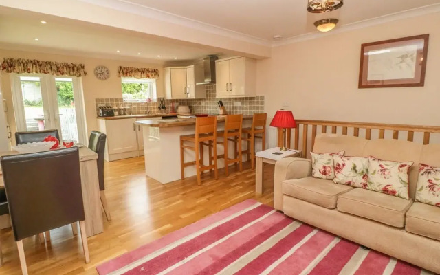 2 Riverside Cottages