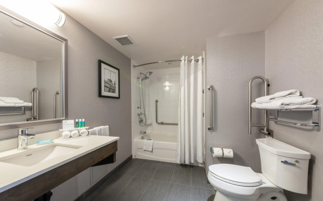 Holiday Inn Express Hotel & Suites Riverport Richmond by IHG