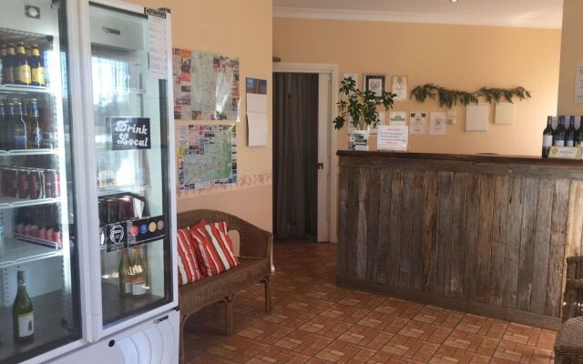 Tuckerbox Motor Inn