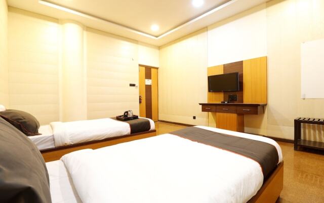 Collection O 45418 Hotel Rahul Palace