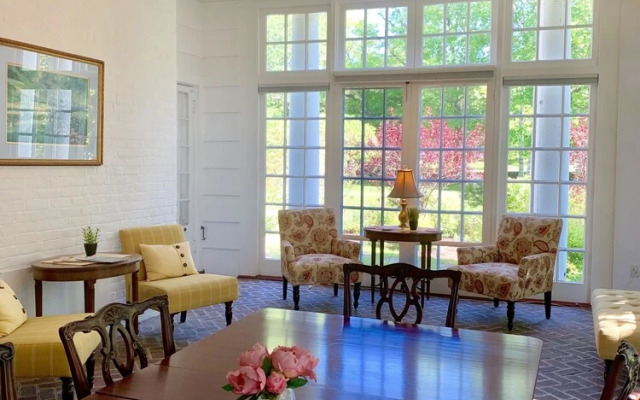 The Four Chimneys Inn