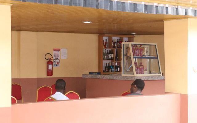Grand Decent Hotel and Suites