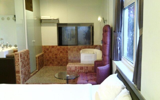 Lev 77 Hostel