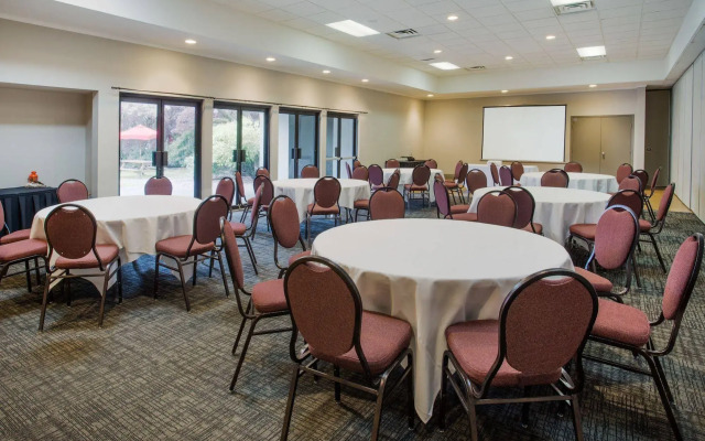 Ramada by Wyndham Duncan Cowichan Valley