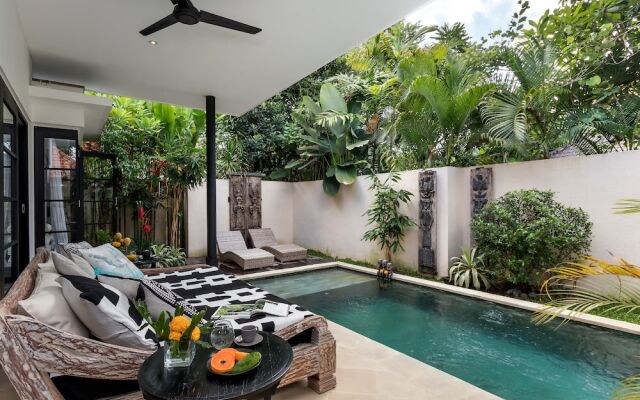 Villa Lora by Villa Finder