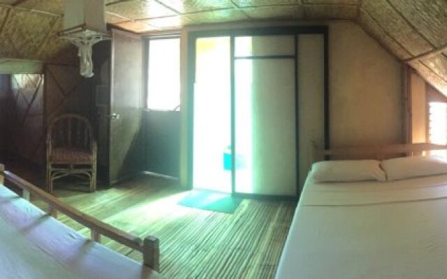 Bamboo House Beach Lodge & Restaurant